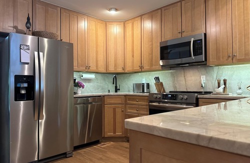New London House | UNFORGETTABLE Views of Badin Lake & The Uwharries