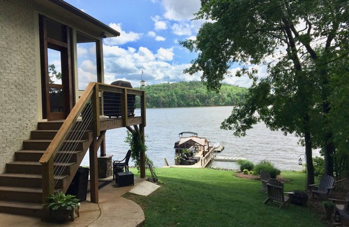 New London House | UNFORGETTABLE Views of Badin Lake & The Uwharries