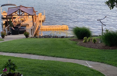 New London House | UNFORGETTABLE Views of Badin Lake & The Uwharries