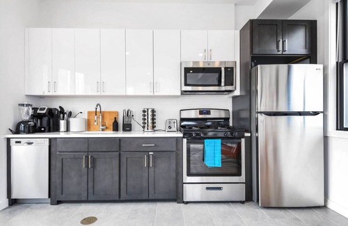 Central Business District Hotel | ✮Unique 1BR | Walk to NJPAC/NJPENN | 30min to NYC✮