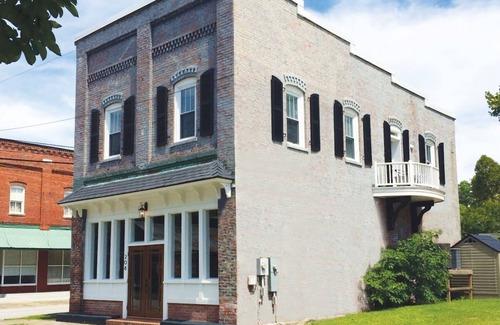 Bridgeton Condo | Unique 2 Bedroom Condo | Water View of New Bern