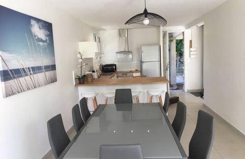 Frontignan Villa | UNIQUE 200m2 seafront villa with direct sea access via a 1000m2 garden