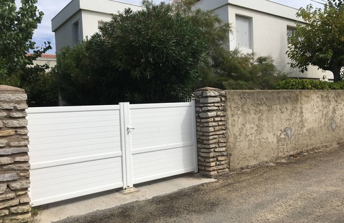 Frontignan Villa | UNIQUE 200m2 seafront villa with direct sea access via a 1000m2 garden
