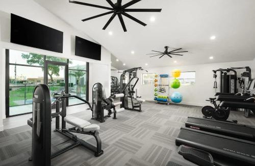 Cox Heights Apartment | Unique 2BD - Parking, Gym, Pool - Sleeps 8 - 5Min Casino