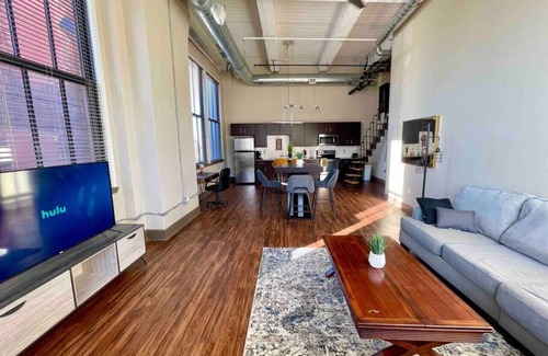 Financial District Apartment | ☆UNIQUE 2Bed Loft☆ Downtown KC