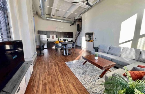 Financial District Apartment | ☆UNIQUE 2Bed Loft☆ Downtown KC