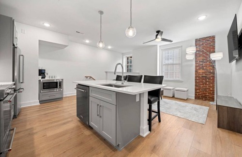 Wesley Heights Condo | Unique 2BR Stay —City Views — Walk to BofA Stadium