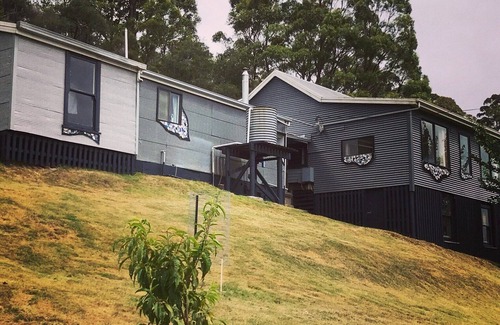 Tullah House | Unique 3 Bedroom House on 1/2 Acre Property