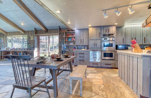 Bliss House | Unique 6BR Lodge w/Private Hot Spring Pool!