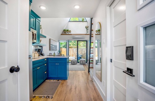South Central Houston Apartment | Unique A-frame Tiny House in Houston Central
