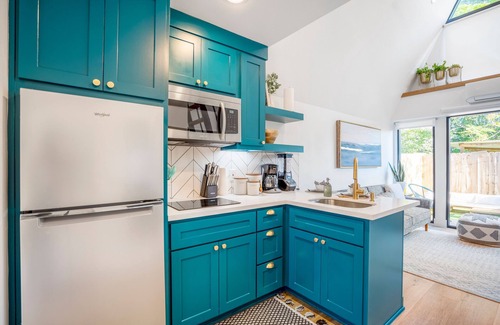 South Central Houston Apartment | Unique A-frame Tiny House in Houston Central