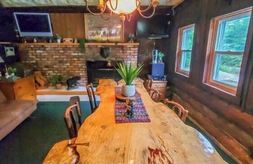 Caroga Lake House | Unique and charming, exquisitely themed Log Cabin
