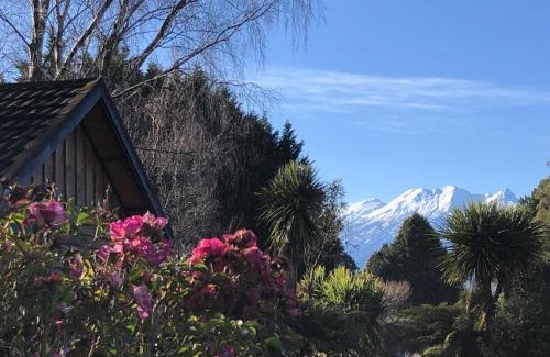 Rangataua Ski Chalet | Unique and Charming Garden Cottage/Campervan