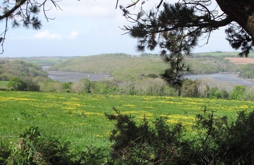 Helford House | Unique and Magnificently Situated 8 acre Waterside Artists' Retreat Carriage