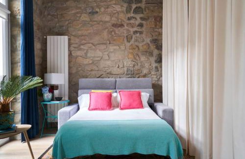 San Sebastian Centro Apartment | Unique and Stylish Apt in the heart by Santiago withAC