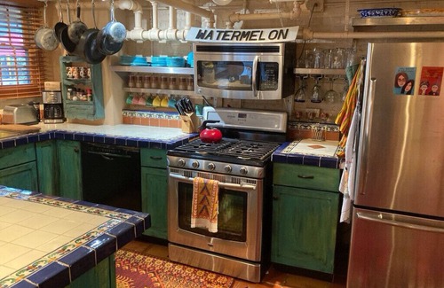 North Evanston Apartment | Unique Apt. in Upscale Evanston with Easy Access to Chicago