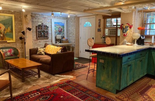 North Evanston Apartment | Unique Apt. in Upscale Evanston with Easy Access to Chicago