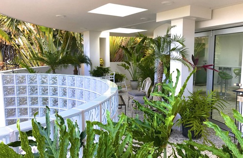 Nuuanu - Punchbowl House | Unique Atrium Tropical Loft with Skylights/Large Lanai