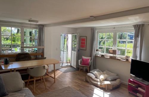 Unterzeismering Apartment | Unique Bavarian Cottage at Lake Starnberg