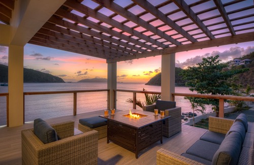 Brewers Bay House | Unique beach front property steps away from the beautiful waters of brewers bay.