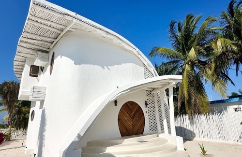 San Crisanto Villa | Unique Beachfront Casa Kyma, Pool, BBQ, Private Beach, San Crisanto, Yucatan