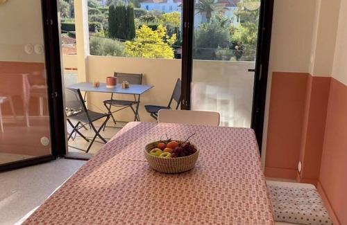 Cap-d'Antibes Apartment | UNIQUE!Cap d'Antibes,5 minutes walk to the beach and shops, Quiet, Balcony, view