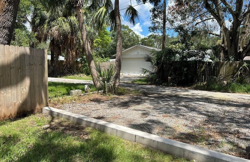 Tarpon Springs Cottage | Unique cottage located in the heart of Tarpon Springs.
