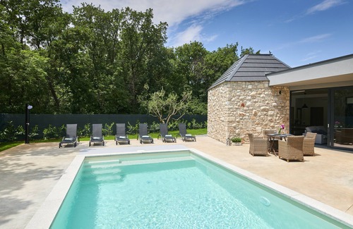 Krizine Villa | Unique Design Villa Doris