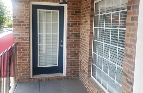 Chesterfield House | Unique Downtown Townhouse
