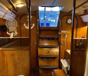 Poblats Maritims Boat Rental | Unique Experience in Sailboat! In The 4 Seasons!
