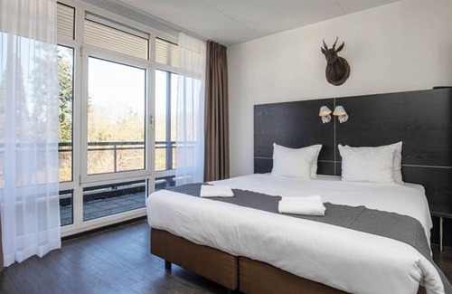 Ellecom Hotel | Unique Experience: Stay in a Royal Building Near Museums | Indoor Swimming Pool
