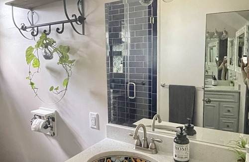 Pinellas Park Bed & Breakfast | Unique Experience at Neems Paradise❣️