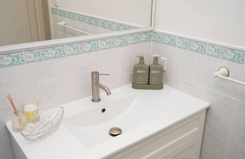 Nana Glen Cottage | Unique Farm Stay - Horse Riding, 2BR Cottage, Horses Welcome, Near Coffs Harbour