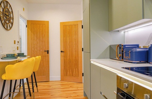 Northcote Apartment | Unique Gem Block Apartment in Central London