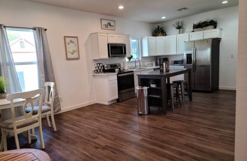 Governmental Mall House | Unique Grand Ave 2bdrm, 1Bath Home near Downtown!