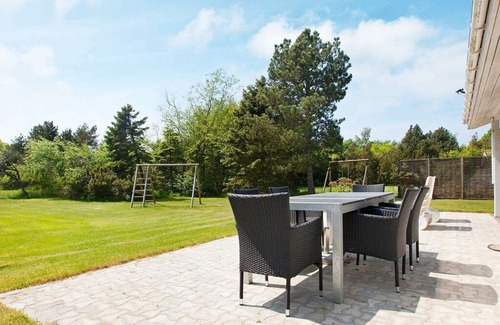 Dannemare House | Unique Holiday Home in Dannemare with Terrace