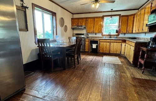 Dellroy Cabin | Unique house with mancave and game room. Wildlife, pet friendly, hot tub, Wi-Fi!