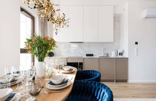 Orlinki Apartment | Unique interiors in a seaside marina