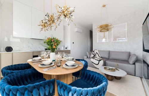 Orlinki Apartment | Unique interiors in a seaside marina
