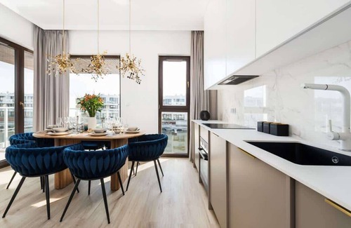 Orlinki Apartment | Unique interiors in a seaside marina