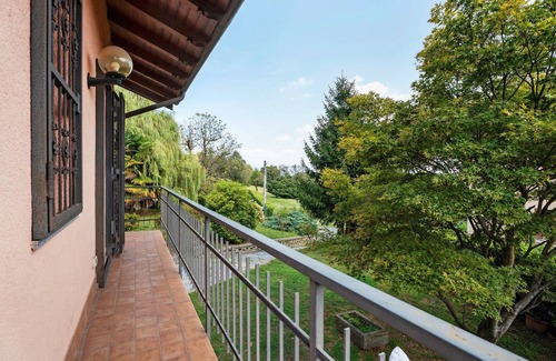 Nebbiuno Villa | Unique Lake View in Green Park