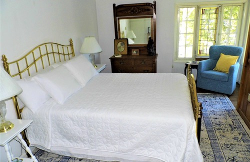 Ticonderoga House | UNIQUE LAKEFRONT DESTINATION with Four Seasons of Adirondack Adventure