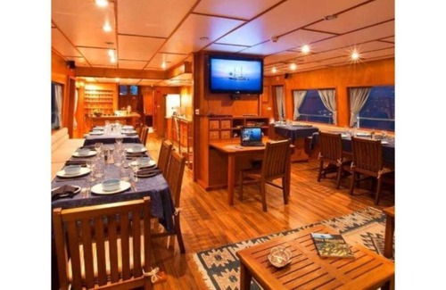 Vaavu Atoll House | Unique liveaboard experience in Maldives, AIl Incl