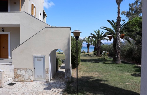 Agios Petros Apartment | Unique located holiday apartment directly at the sea, own beach access, Wifi | A