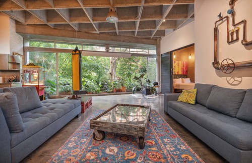 Las Lomas I Apartment | Unique Location, Artistic Spacious Loft Poblado