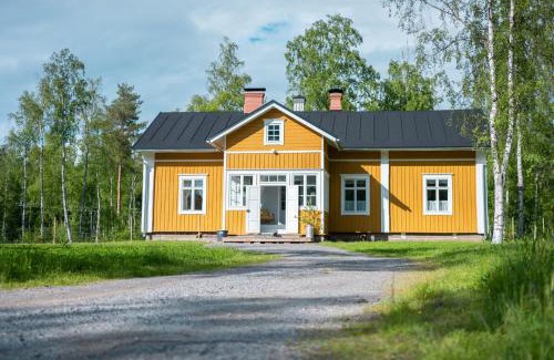 Ii Ski Chalet | Unique loghouse and wood heated sauna in Ii