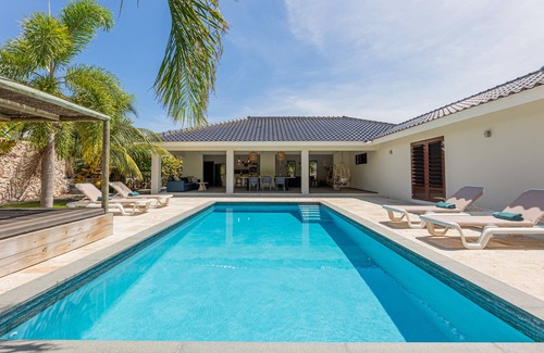 Jan Thiel Villa | *UNIQUE* Luxury Villas for 16 people within walking distance of Jan Thiel Beach.