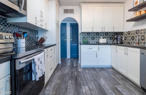 Peter Howell House | Unique Midtown Home close to U of A - Sleeps 6