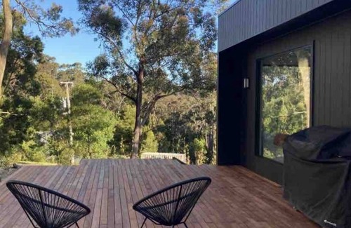 Blackwood House | Unique modern, spacious, clean large 3 bedroom + study in beautiful Blackwood