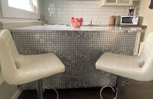Sechelt Apartment | Unique modern Sunshine Coast studio in the heart of Sechelt (EV & dog friendly!)